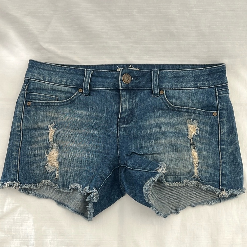 O’NEILL~Denim Shorts~Distressed - Picture 8 of 8